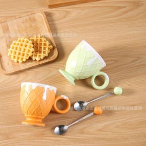Tasses INS Tasse minimaliste avec une apparence élevée et un cadeau à la main Crème glacée Tasse haute en céramique Design de la maison Sens de l'eau potable