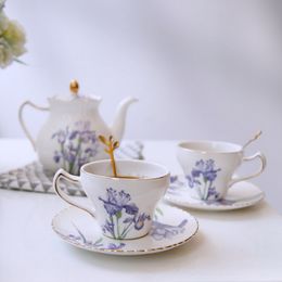 Mokken Iris Printing Cup Saucer Europeaan Keramische koffiemok Pot Home Elegante theeset Originele ontbijtbekers Geschenkdoos Drink 230815