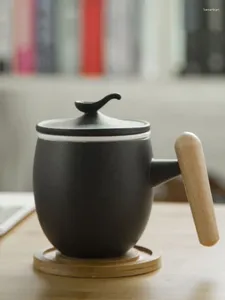 Mokken Japanse keramische koffie met dekselfilter Simple Office Water Cup Creative Personality Tea Wooden handgreep