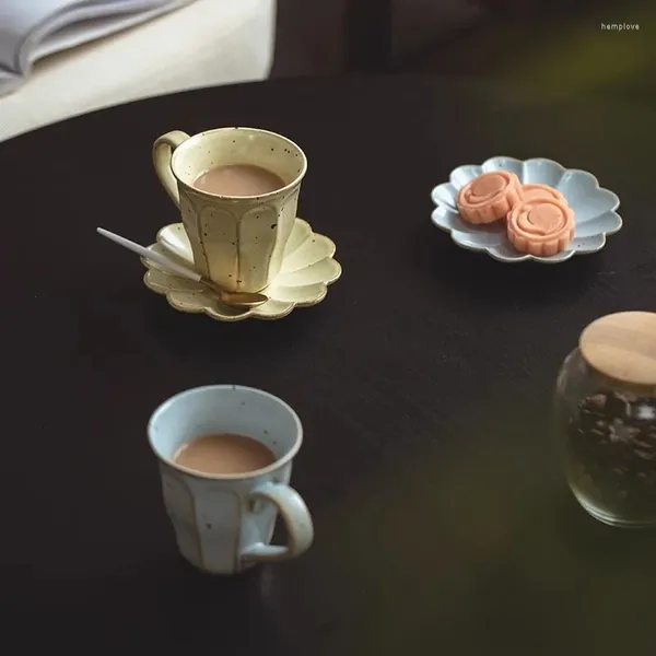 Tasses tasse de café rétro japonais avec assiette artisanale de poterie créative à main