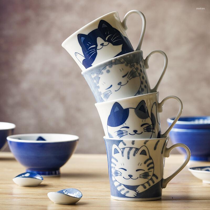 Tassen, Kaffeetasse im japanischen Stil, Unterglasurfarbe, handbemalte blau-weiße Porzellankeramik