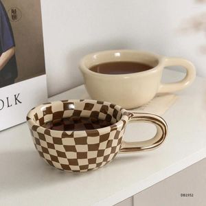 Mokken Koreaanse onregelmatige dambord Koffie Ceramic Cup Groothandel Kantoor Mok Hoge verschijning Vintage Ceramics