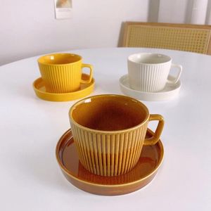 Mokken Koreaanse retro -koffiemokbeker Verticale strepen Keramische en schotel set Huishouden Latte Breakfast Milk Oatmeal 250 ml