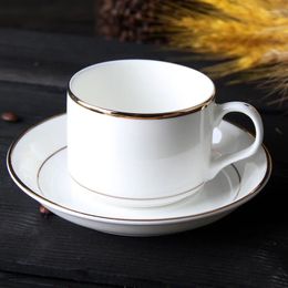 Mokken Lichtgewicht Bone China Coffee Cup Set met lepel Gouden en Silver Rim Afternoon Tea Ceramic Saucer