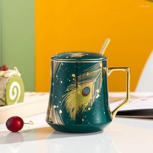 Tasses Luxury Peacock Feather Ceramic Mug avec couverture Caxe Café de verre transparent Tasse cadeau de Noël pour le thé