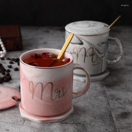 Tasses marbrées en céramique à eau tasse de tasse de café nordique couple avec un petit déjeuner de lait à cuillère de couvercle