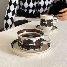 Tazas Tazas y platillos de café medievales Anémona marrón de cerámica Tazas de café pintadas a mano Taza de té de la tarde retro Tazas de agua 231121