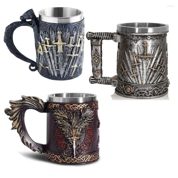 Tazas Medieval Knight Throne Sword Tankard Mug Diseño único Inserto de acero inoxidable Copa de cerveza de resina Regalo de Halloween