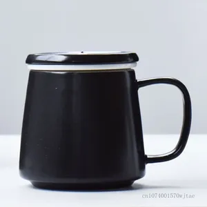 Mokken Minimalistische stijl Creative Black Witte vaste kleuren Mok met deksel 350 ml Capaciteit Keramische handgreep Melk koffie Water Cup 1pc