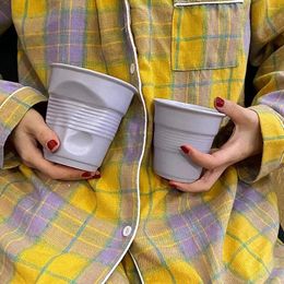 Mokken mug girl paar handgemaakte keramische cup creatief water cadeau onregelmatige milieuvriendelijke schattige koffiekopjes drinkgerei