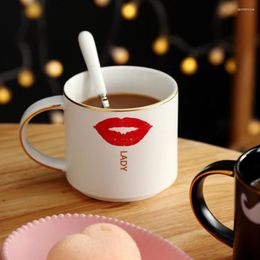Tazas MUZity Ceramic Coffee Taza Creative Design Parejas de leche amor con cuchara y caja de regalo para el Día de San Valentín