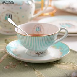 Mokken Noolim Ceramic Tea Cup en Saucer Set Designer Bone China Coffee Porselein Porselein Middag Zwart Coffeeware 230818