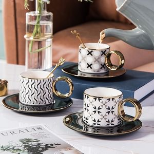 Tazas Taza de café y platillo de geometría nórdica con juego de cuchara con mango Glod Tazas de café expreso reutilizables de té de cerámica Regalo 150ml 230818