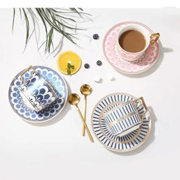 Tazas Cerámica del norte de Europa Coffee Coffe Cafet con cuchara y plato Use el té de la tarde de la tarde Taza de 220 ml como regalo