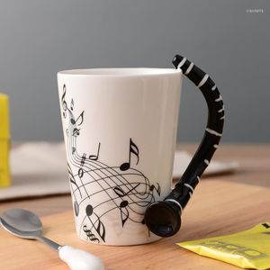 Tazas Novedad Violín Guitarra Trompeta Clarinete Arpa de madera Piano Nota musical Taza Café Té Cerámica Drinkware Regalo