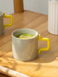 Tasses avec poignée originale en verre, thé de l'après-midi, café, céramique de bureau, eau potable, verres solides, simples et pratiques