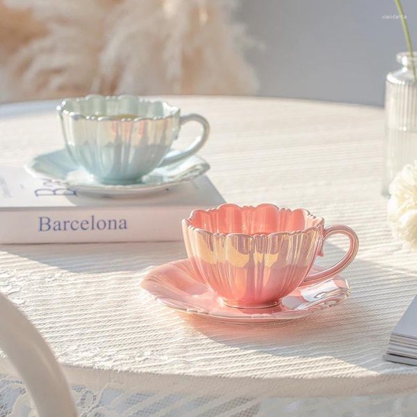 Tazas Taza de café de cerámica con pétalos de perlas, platillo para té de la tarde, taza rosa, blanca y azul con bandeja para cucharas, taza de té con leche