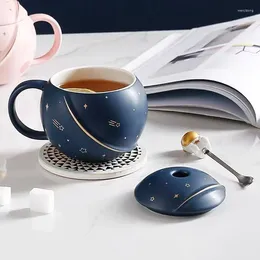 Tasses Planet Creative Ceramic Mug mignon Espresso Coffee Milk Tasse avec couvercles de cuillère 400 ml Capacité Jugs à eau Cadeau de Noël