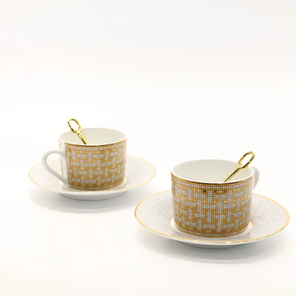 Tasses en porcelaine pour cafes tas de lait de thé
