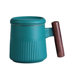 Tasses Tasse en céramique de thé en porcelaine avec infuseur et couvercle dans une poignée en bois de tasse verte