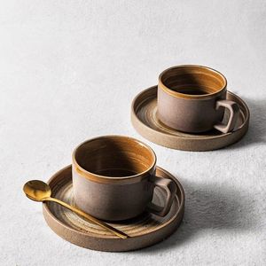 Tasses Retro Ceramic Cup Coffee and Soucoucer Set Style Japonais Stoare Européen Luxury Fileté grande capacité 250 ml