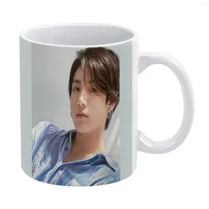 Mokken Season's Greetings 2024 Jungkook White Mug Coffee 330ml Ceramic Home Milk Tea Cups en Travel Gift For Friends Love You
