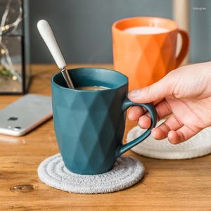 Tasses simples céramiques café avec couvercle cuillère boursière bureau à boire du thé aux jus de fruits de fruits en porcelaine