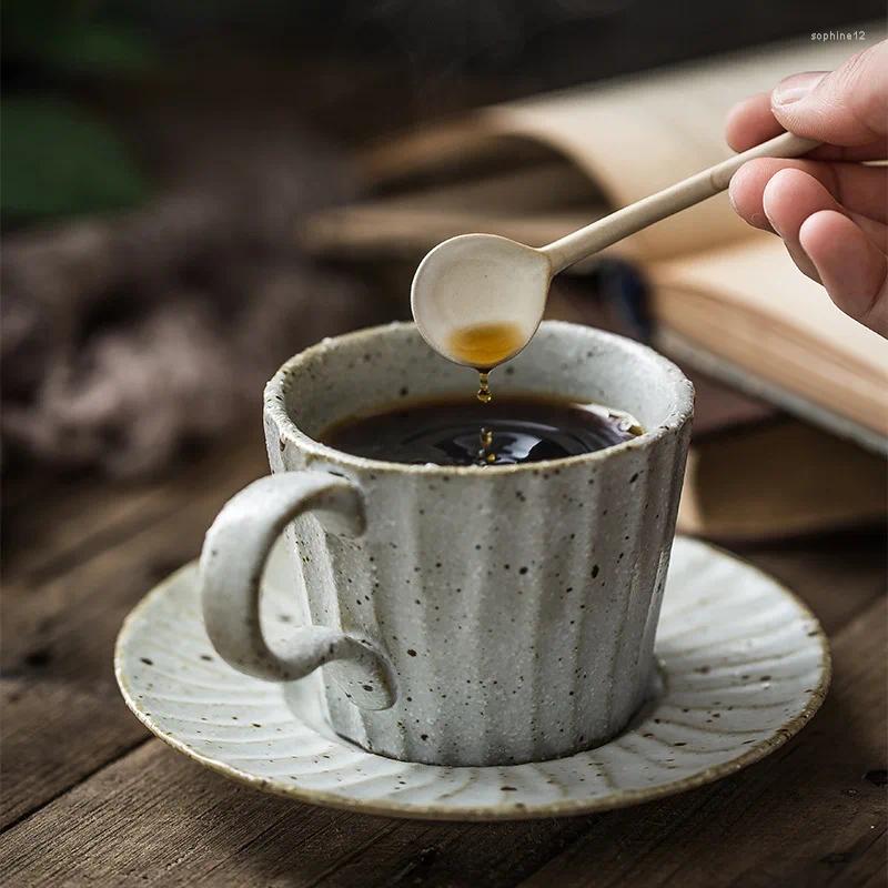 Muggar stoare kaffekopp och fat set grupp handgjorda japanska retrokonst keramiska handgjorda