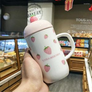 Tasses Tasse en céramique aux fraises avec couvercle cuillère mignon dessin animé grande capacité en porcelaine de café potager buvette de lait d'eau de lait