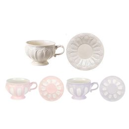 Mokken Tea Cup en Saucer Set Coffee Middag 3D Patroon Retro keramiek voor chocolade Latte Milk 230818