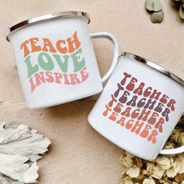 Tasses Enseignant Amour Inspire Imprimer Tasse Creative Rétro Tasses À Café Boisson Dessert Tasse À Lait Tasses En Émail Poignée Drinkware Cadeaux pour Enseignant R230713