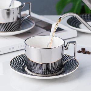 Tasses titanium argent miroir réflexion tasse de café avec un logo assiette.