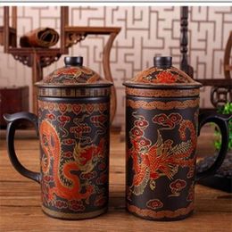 Mokken Traditionele Chinese Dragon Purple Clay Tea Mok met dekselzeef Retro -handgemaakte Yixing Cup Zisha theekop Gift Tumbler 230817