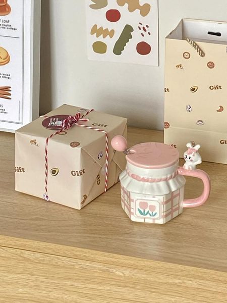 Tasses tulipe avec couvercle, cuillère et tasse comme cadeau d'anniversaire pratique pour les filles