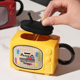 Mokken Tv Keramische Mok Creatieve Persoonlijkheid Mini Waterbeker Retro Koffie Mode Kantoor Ontbijt Desktop Decoratie