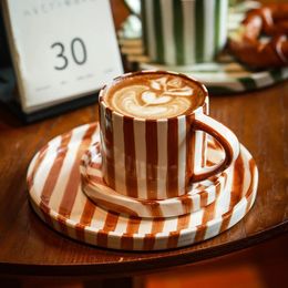 Tasses Vintage créatif rayé en céramique tasse à café et soucoupe ensemble pour usage domestique petit déjeuner collation tasse et soucoupe pâtes assiette 231122
