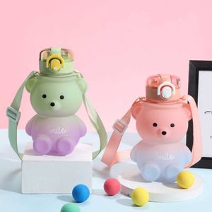 Mokken waterfles voor meisjes kawaii kinderen waterfles schattige beren plastic drinktuimelaar met stro en touw school kinderfles Z0420