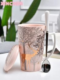 Tazas XINCHEN Taza de ciervo de Navidad Ins Pink Girl Heart Taza de cerámica Taza de agua de pareja nórdica Taza de café con tapa Cuchara 231124