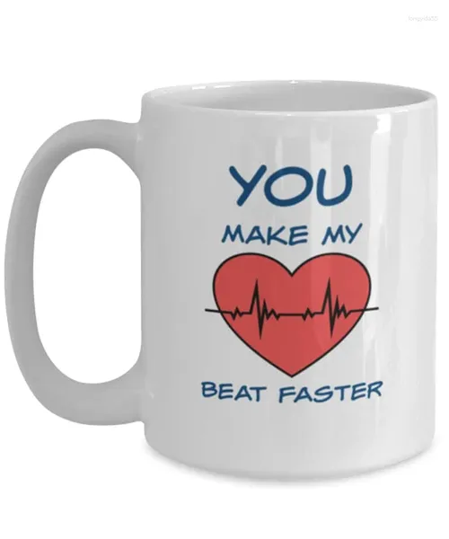 Tazas haces que mi corazón late un regalo romántico más rápido para ella para él 15 oz de café tazas queridas negras con rojo