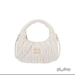 Mui Mui Sac Sac de soirée Sac à bandoulière Cleo pour femme Sac à main de luxe sous les aisselles Sac à bandoulière Fermeture à glissière en cuir souple Mini lettrage en métal Miui Bag 4105