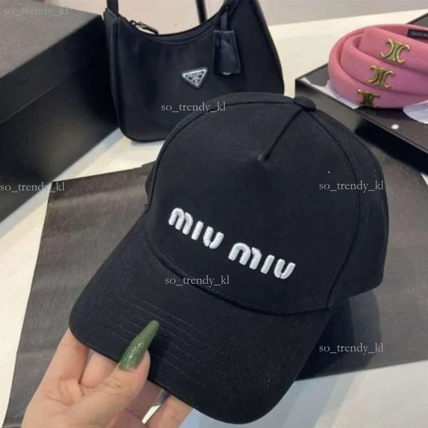 Mui Mui Ball Gaps Hat Women's Autumn and Winter Lamb Wool Béisbol Versión coreana Versión Casual Forma espesa Fashion Fashion 315