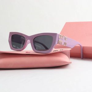 MUI MUI Designer Luxury Luxury Sunglasses Frame MM FEMANDES RADIATION RAISANT PERSONNE Rétro UV400 Été Voyage Essentials avec boîte d'origine