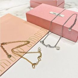 MUI MUI ketting luxe dames Europese en Amerikaanse nieuwe Engelse letter sleutelbeenketting eenvoudige mode parelketting trui ketting