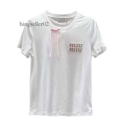 Mui Mui Shirt 2024 Début du printemps Miu Miu Nouvelle Ligne de strass Decoration Logo Pure Coton Coton Coup Créque T-shirt Femmes 8394 Mui Mui Top 315