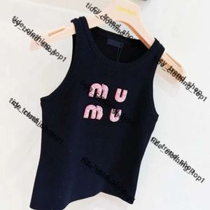 Mui mui shirt dames kleren louies vuttion shirt ontwerper vrouwen sexy halter tops party crop mimu top geborduurde tanktop veer backless shirt mui mui tank 238