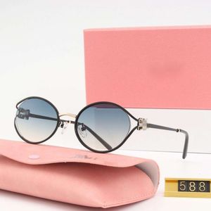 Lunettes de soleil Mui Mui pour femmes Designer de qualité supérieure de qualité supérieure élastique en titane élastique lunettes de soleil pour les miroirs de conduite pour femmes, miroirs de grenouille pilote