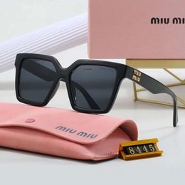 mui mui zonnebril heren Simple Square Couple Modieuze en gepersonaliseerde zonnebrillen, populair op internet, straatfoto's, reisbrieven, zonnescherm