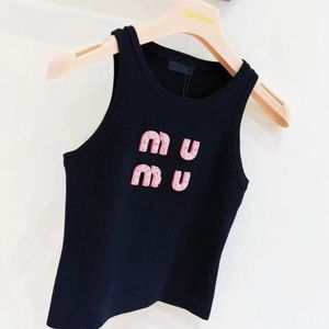 Mui Mui Top Woman Designer Vesten T-shirts Mui Top zomer dames t-shirttanks borduurwerk t-shirts geprinte T-stukken tops short outsears street mui mui t shirt 892