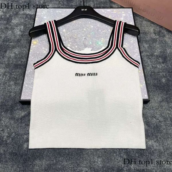 Mui Mui Vest Designer Early Spring Nouveau motif de lettre de style américain Couleur Couleur Blocage Design Sans manches Spicy Girl Tricoted Vest T-Shirt Waistcoat 224