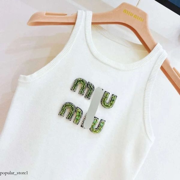 MUI Mui T-shirt de créateur de femmes Femmes sexy halter Tee Party Crop Top Top Luxury Broidered T-shirt Spring Summer Backless 678